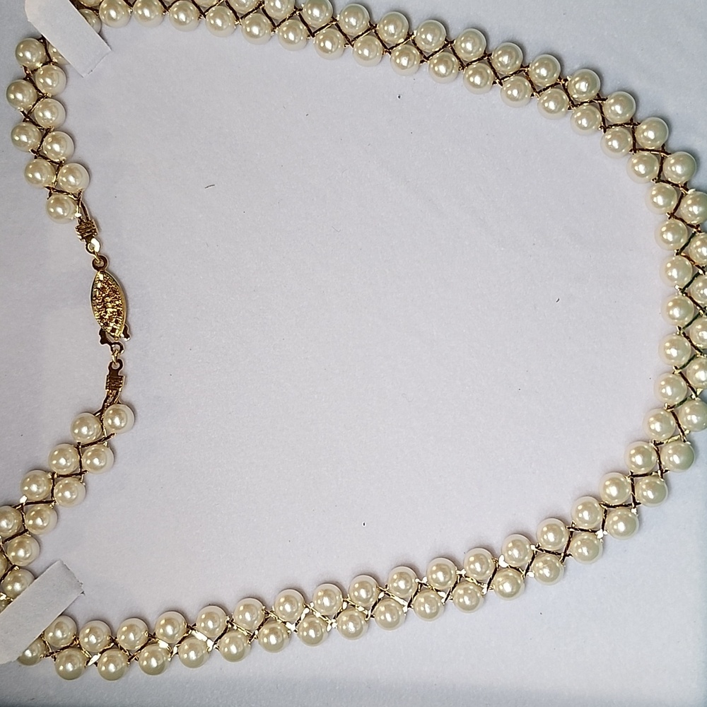 Avon Elegant Pearl Necklace with Gold Accents